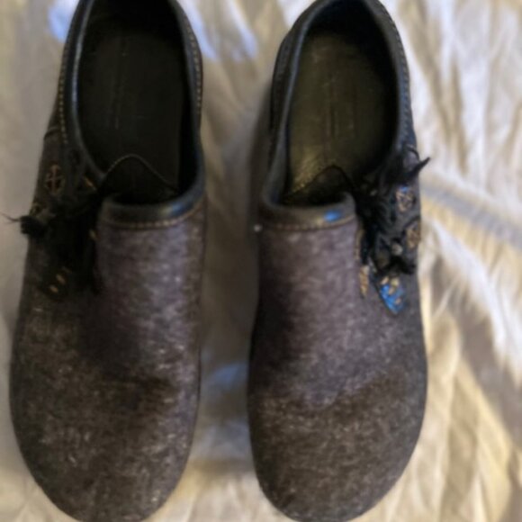 BORN gray size 39 european shoes slide on clog - Picture 3 of 5